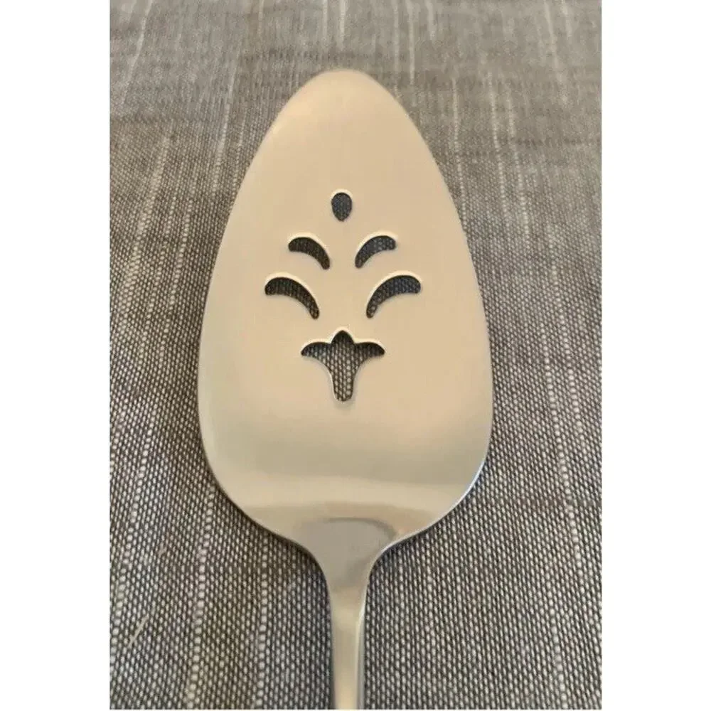 Oneida Deluxe INDEPENDENCE Pierced PIE SERVER 8 1/2